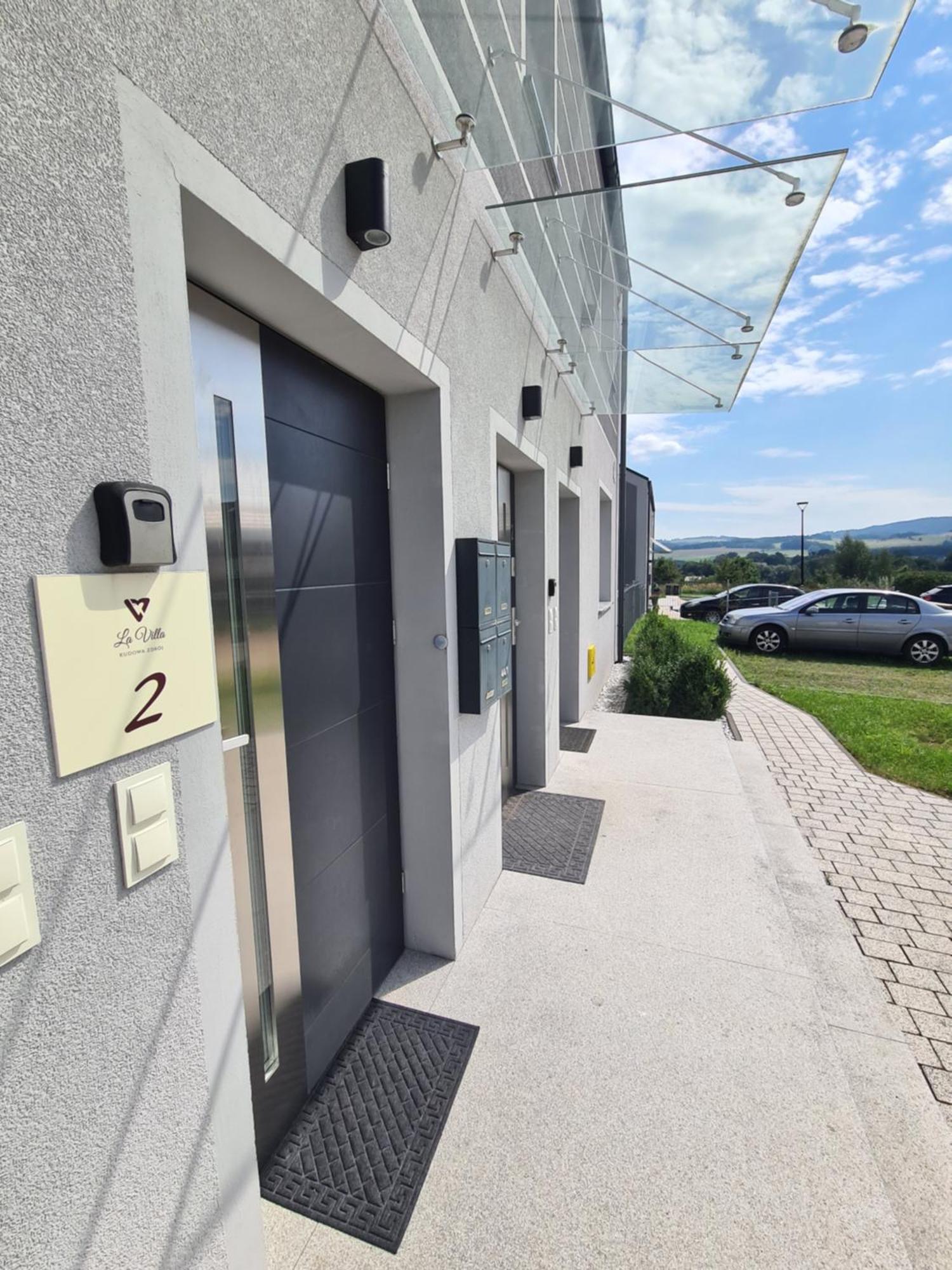 Apartamenty "La Villa" Superior II Z Dwoma Sypialniami, Balkonem, Parkingiem, Blisko Centrum Kudowa Zdroj Luaran gambar