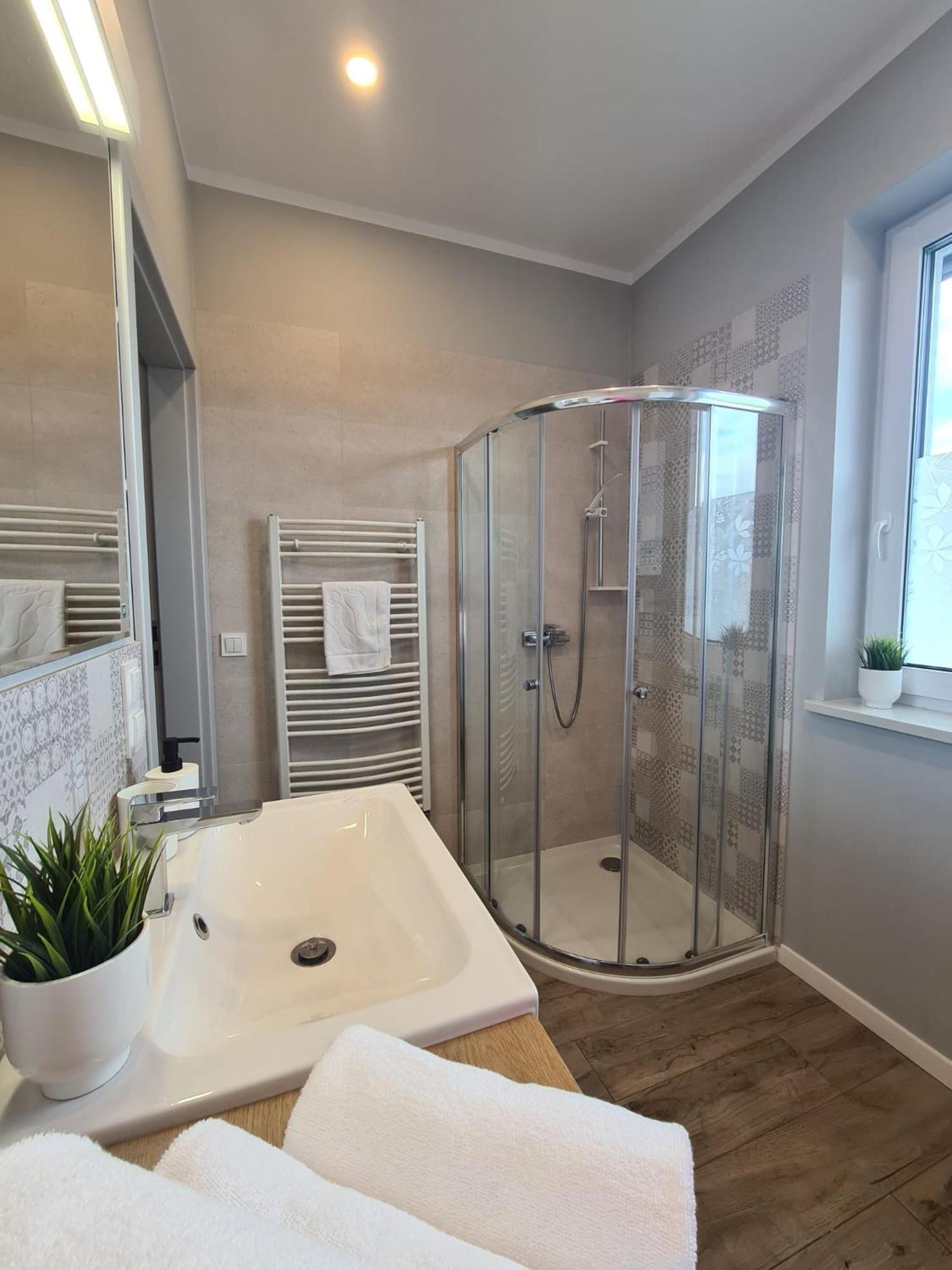 Apartamenty "La Villa" Superior II Z Dwoma Sypialniami, Balkonem, Parkingiem, Blisko Centrum Kudowa Zdroj Luaran gambar